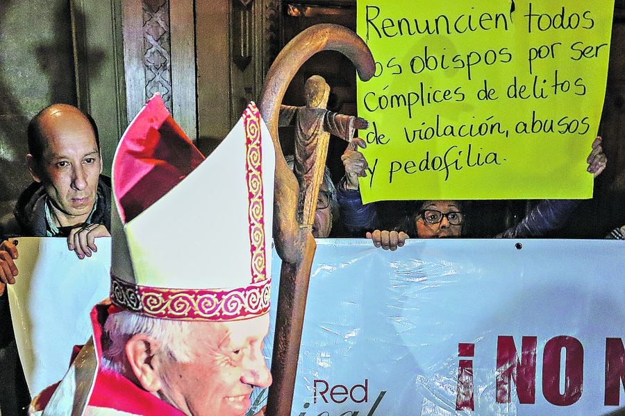 Protestas en misa presidida por Ricardo Ezzati