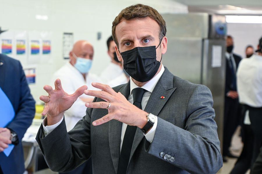 Emmanuel Macron es abofeteado en acto público en el sureste de Francia - La  Tercera