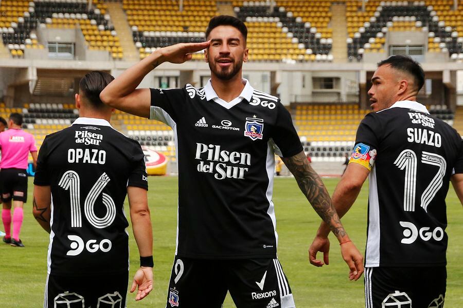 Juan Martin Lucero festeja su gol ante Coquimbo Unido, detrás de él, Óscar Opazo y Gabriel Costa.