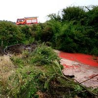 Derrame de pintura contamina río Trainel en Chonchi
