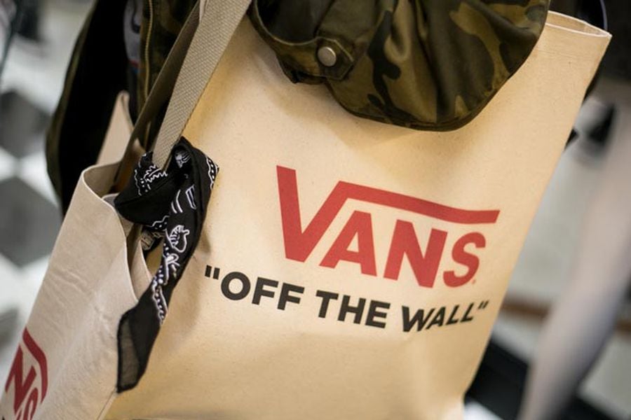 Vans abre su primera tienda en Chile ubicada en Parque Arauco La Tercera