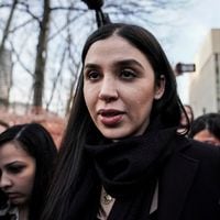 Emma Coronel, esposa de “El Chapo” Guzmán, sale de la cárcel