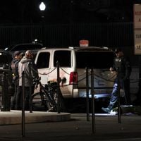 Detienen a conductor de vehículo que se estrelló contra puerta exterior de la Casa Blanca
