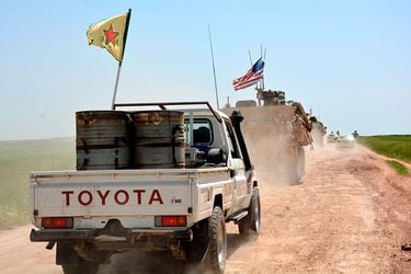 tropas de kurdos y EE.UU.