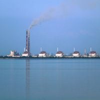 Central nuclear de Zaporiyia sigue reponiendo agua de represa de Kajovka para refrigeración de reactores
