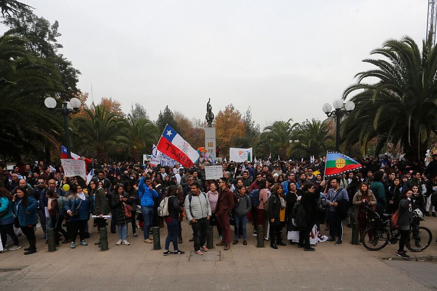 Colegio de Profesores realiza marcha nacional en el cuarto dia de Paro Docente