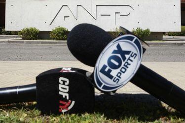 Fox no se cansa: Envía video y tercera carta a los clubes