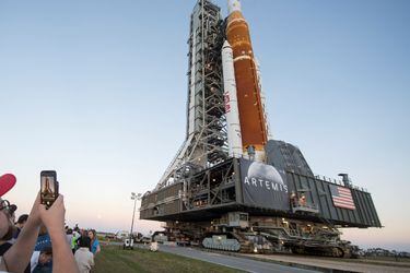 Cohete gigante de la NASA hace su debut