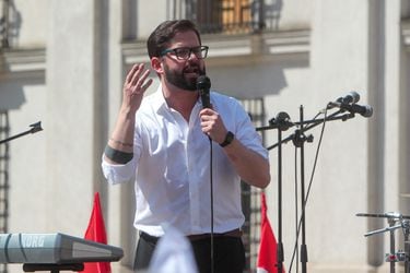 “La dignidad del cargo está en estar junto al pueblo”: el discurso de Boric en convocatoria citada por sus adherentes en La Moneda