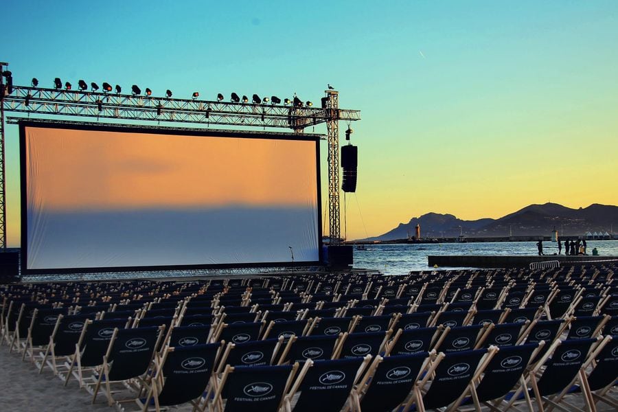 France-Cannes-film-festival-sea-screen-chairs_1920x1080