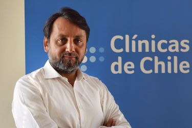 Vicepresidente de la Asociación de Clínicas de Chile, y cambios a salud en la Convención: “No se debe implementar un modelo a costa de otro”