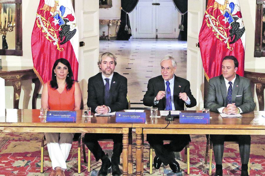 El presidente de la Republica firma decreto que convoca el plebiscito Constitucional