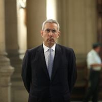 Abogado Carlos Cortés asume defensa de ministro Larraín en causa por viaje a Harvard