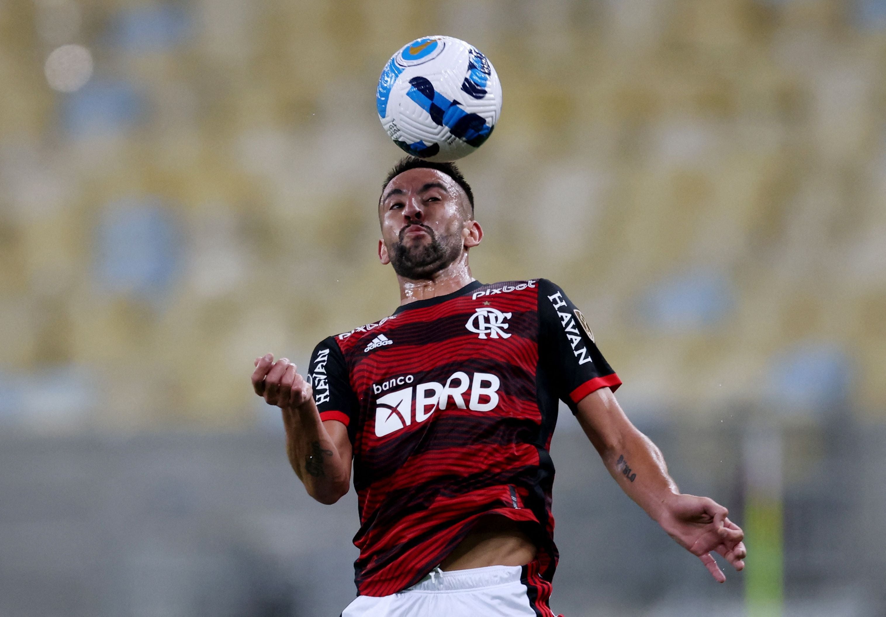 Fanáticos Por Futebol - O lateral direito Isla, bicampeão da Copa America  com o Chile, está perto de ser o novo reforço do Flamengo. (GE).