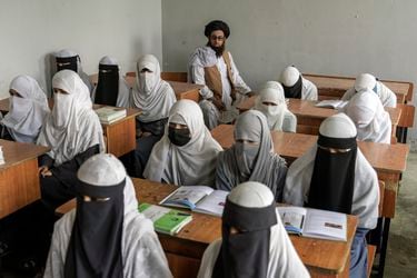 Piden a la ONU reconocer como “apartheid de género” opresión de la mujeres en Afganistán