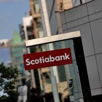 Más competencia para Transbank: Scotiabank inicia trámites para lanzar su propia red de adquirencia 