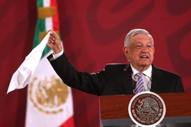 Presidente mexicano pide evitar "linchamiento" contra embajador en Argentina