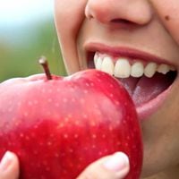 Esto es lo que le pasa a tu organismo si comes una manzana todos los días, según una dietista de Harvard
