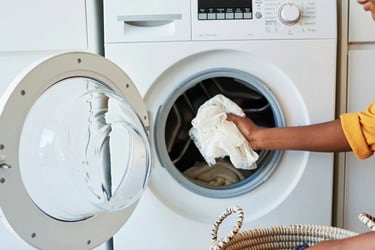 Lo estás haciendo mal: diez detalles de la lavadora que deberías saber para usarla mejor