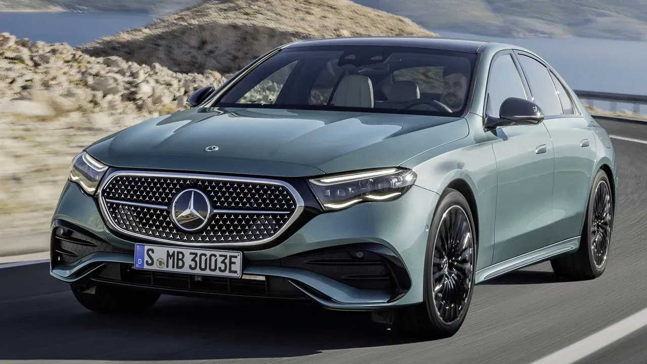 El nuevo MercedesBenz Clase E estrena motorización electrificada y