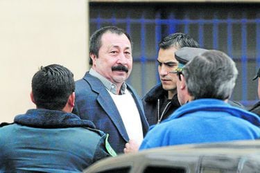 Chilean citizen Sergio Galvarino Apablaza is led into court by police officers
