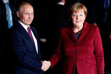 Angela-Merkel-y-Vladimir-Putin