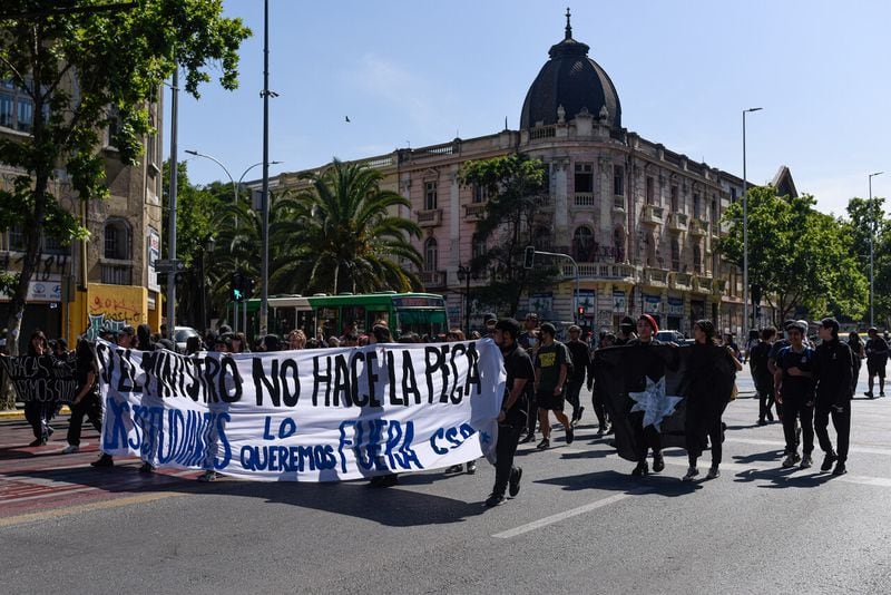 Protesta de secundarios en el centro de Santiago.