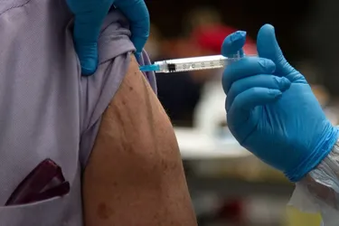 Llega a Chile primer cargamento de vacunas bivalentes contra el Covid: inoculación comenzará el 1 de octubre