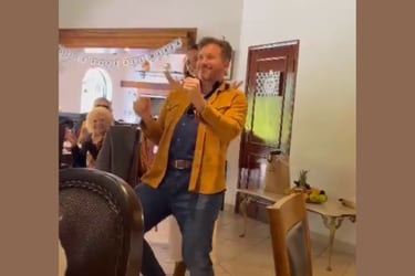 Alejandro Domínguez volvió a compartir un video viral donde se le ve bailando.