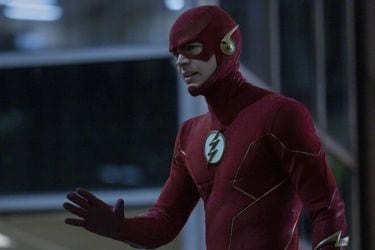Barry necesita salvar a la línea de tiempo y sus seres queridos en el tráiler para el último episodio de The Flash