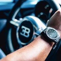 El primer smartwatch de fibra de carbono tiene el sello de Bugatti