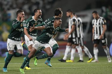 Palmeiras logra una épica clasificación a semifinales de la Copa Libertadores y Eduardo Vargas termina expulsado