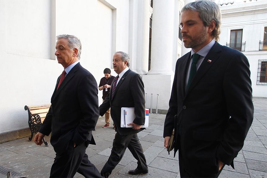 Felipe Larrain, Nicolas Monckeberg y Gonzalo Blumel anuncian principio de acuerdo por salario minimo