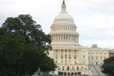 Senado de Estados Unidos aprueba medida provisional que aplaza 45 días la parálisis presupuestaria del gobierno