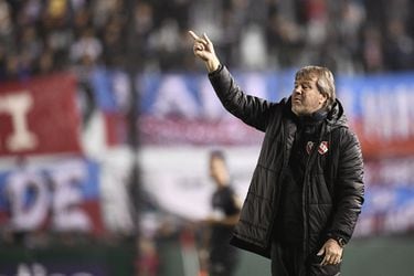 Mauricio Isla se queda sin DT: Ricardo Zielinski renuncia a Independiente y Ariel Holan asoma en el horizonte