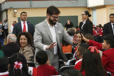Tras alta cifra de deserción escolar en Chile, Boric afirma que “la recuperación educativa pasa a ser prioridad del gobierno”