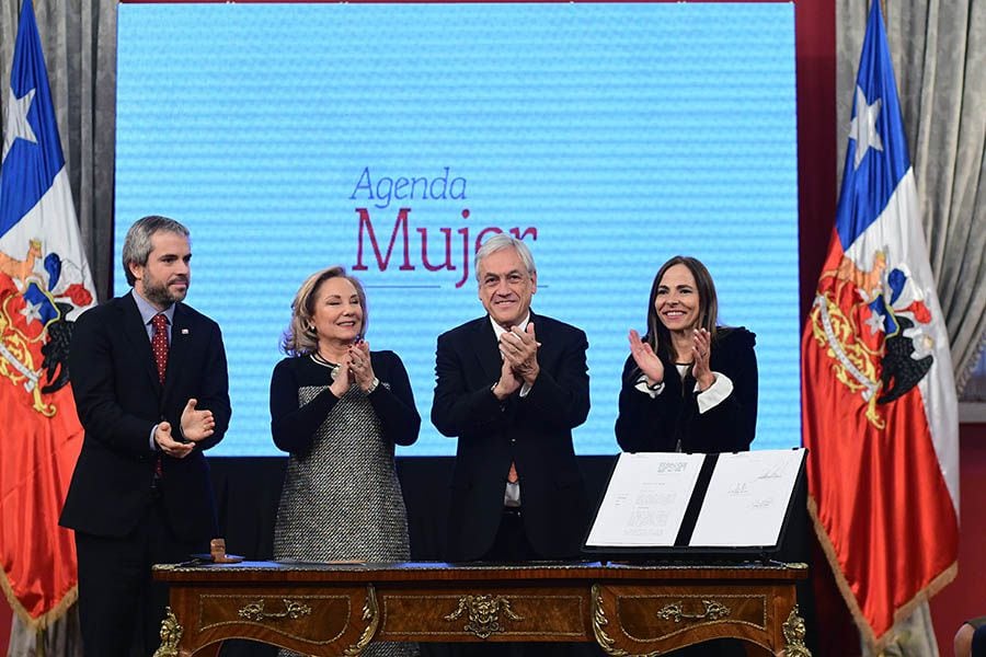 El presidente Sebastian Piñera firma proyecto de reforma constitucional de equidad de género