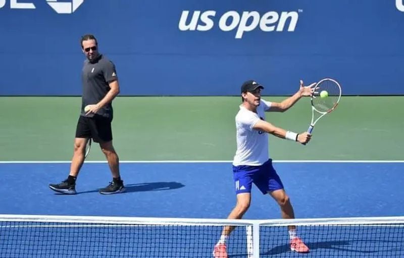 Nicolás Massú y Domicic Thiem entrenando en la burbuja sanitaria del US Open 2020, trabajo que se coronaría con el título.