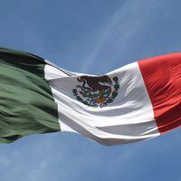 Peso mexicano recupera terreno levemente tras tocar mínimo de 16 meses