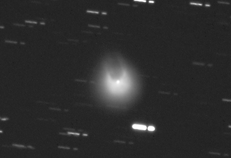 Комета понса брукса где наблюдать в москве. Дьявольская Комета. Гигантская Дьявольская Комета. Комета Pons-Brooks. Комета с рогами дьявола.