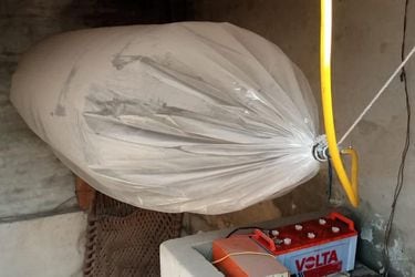 Pueblo utiliza bolsas plásticas para transportar gas natural