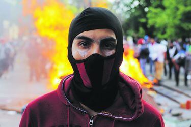 Encapuchados: el daño entre líneas