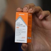 Beijing critica el informe “difamatorio” del New York Times que dice que resurgimiento del Covid-19 en Chile y otros países es culpa de la ineficacia de las vacunas chinas
