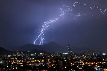 Alerta por tormenta eléctrica en 3 regiones, ¿cuándo llegaría a la RM?