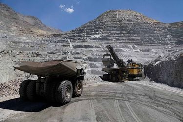 Mineras del grupo Luksic ganan más de U$440 millones en el primer trimestre y pago de royalty sube 66%