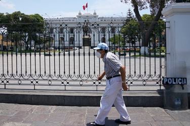 Congreso de Perú busca consenso entre tres propuestas de adelanto de elecciones, mientras Boluarte descarta renuncia