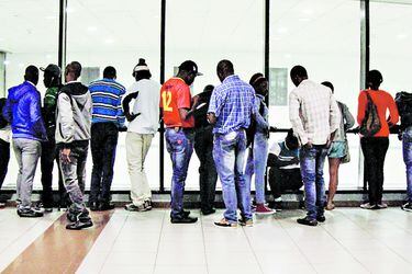 El amigo cuando es forastero: Chilenos mejoran su actitud hacia los inmigrantes