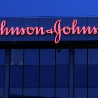 Víctimas de cáncer demandan a Johnson & Johnson por quiebras “fraudulentas”