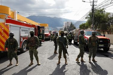 Liberan a 57 policías y guardias penitenciarios retenidos en seis cárceles de Ecuador