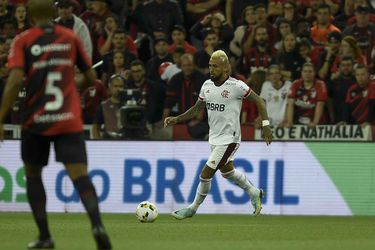 Entre pases y recuperaciones: los notables números de Arturo Vidal en la clasificación del Flamengo en la Copa de Brasil